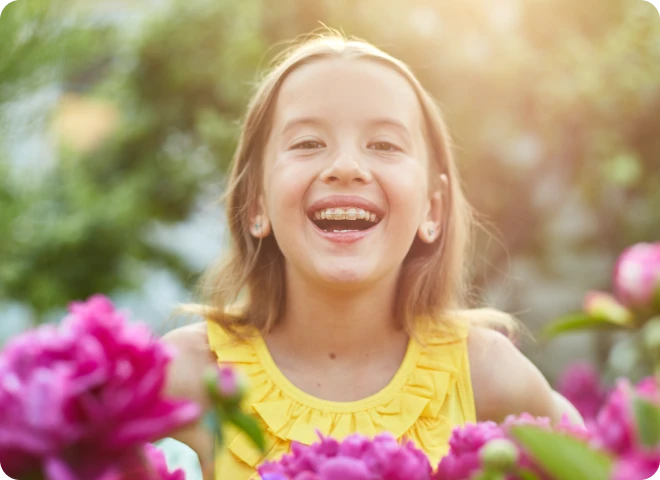 Jeune fille souriante