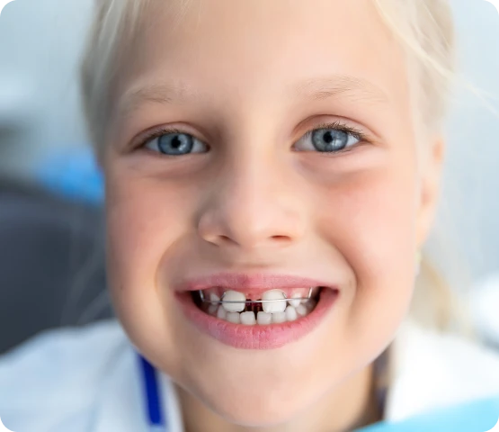 Fillette souriante